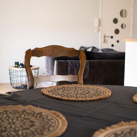 Simplicite Et Calme En Appartement A อีซัวร์ ภายนอก รูปภาพ