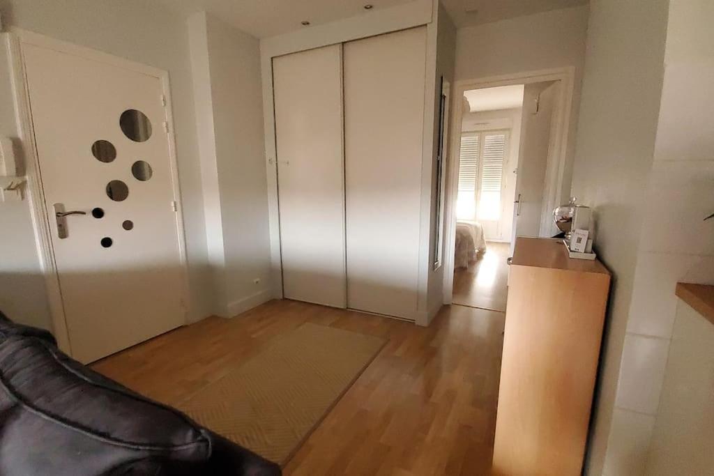 Simplicite Et Calme En Appartement A อีซัวร์ ภายนอก รูปภาพ