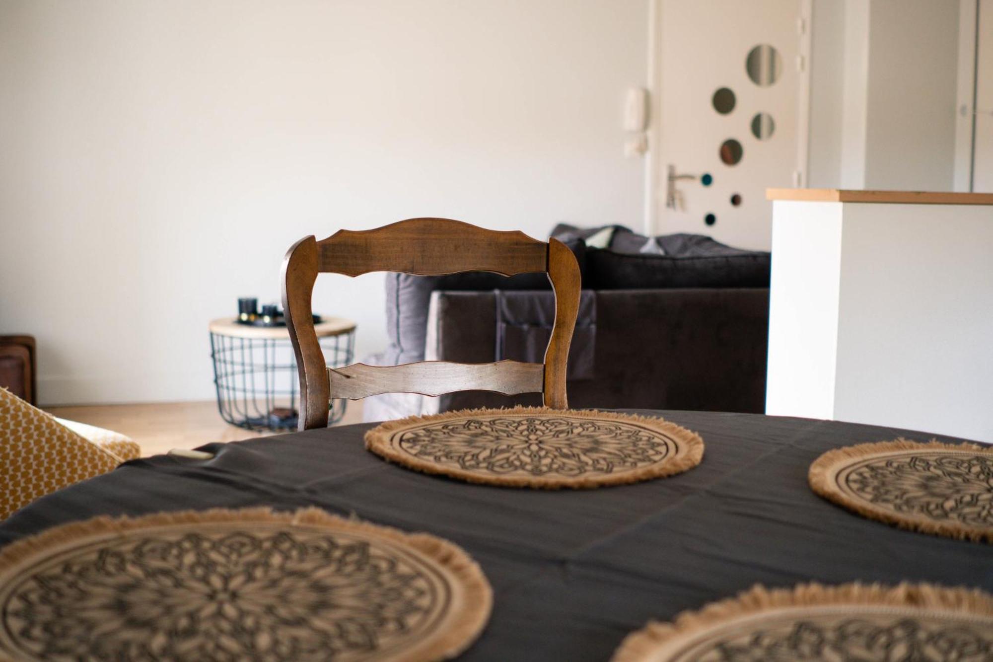 Simplicite Et Calme En Appartement A อีซัวร์ ภายนอก รูปภาพ