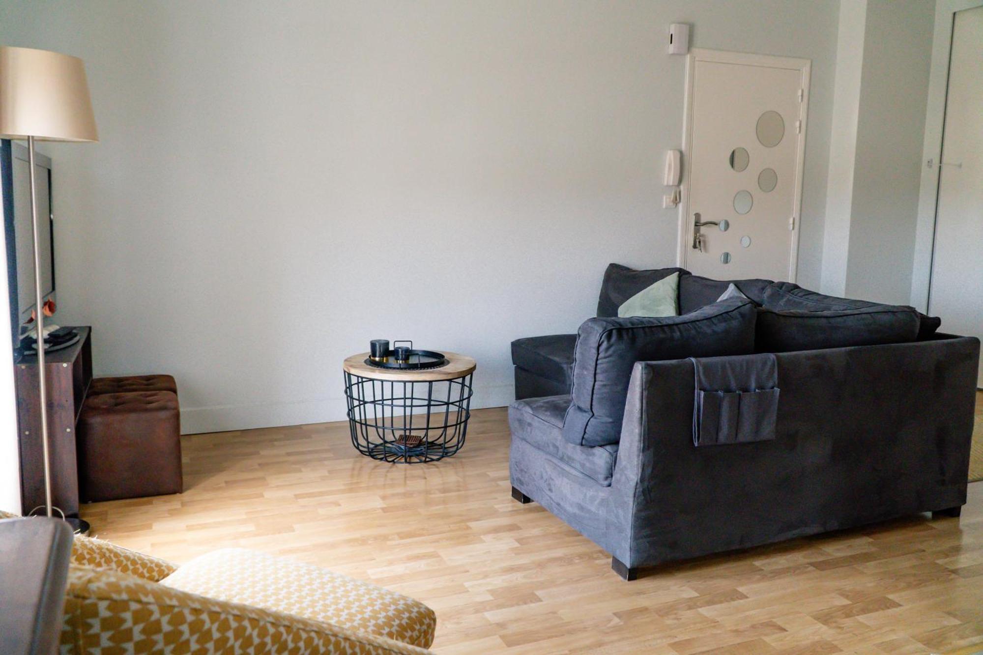 Simplicite Et Calme En Appartement A อีซัวร์ ภายนอก รูปภาพ